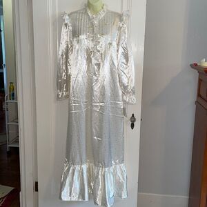 NWT Kayser shiny cream‎ colored prairie look nightgown